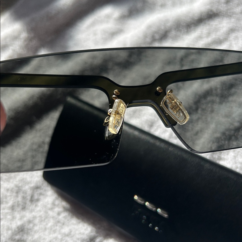 Fendi Geometric Pink and Black Sunglasses - Picture 6 of 7